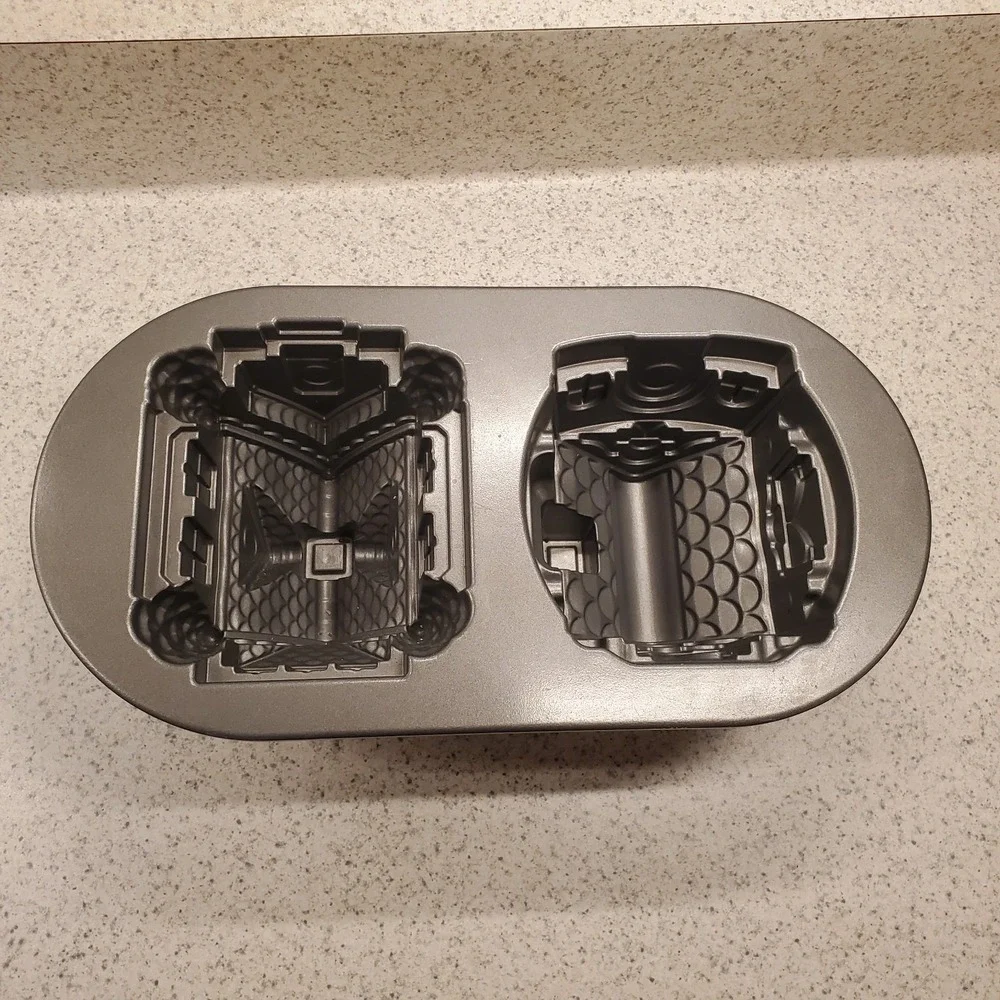 Nordic Ware Gingerbread House Cottage‎ Duet Baking Pan Mold No Collapsing Walls